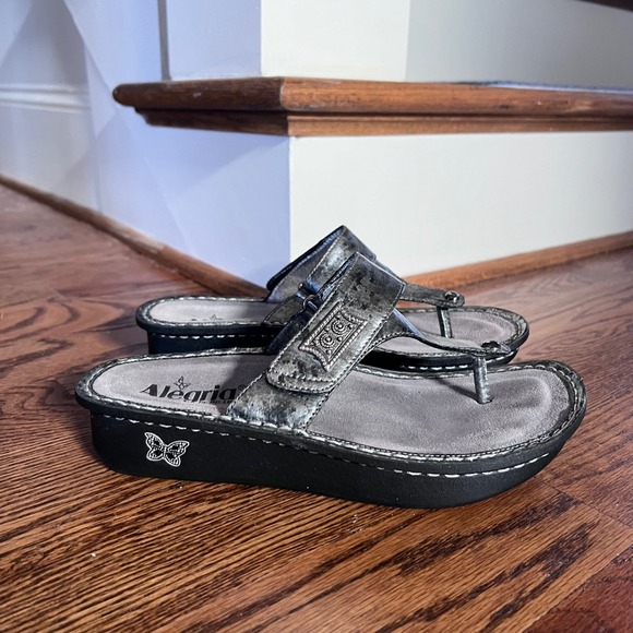 Alegria Carina Pewter Metallic Leather Thong Sandals CAR-621 Womens 39 US 9 - Picture 2 of 16